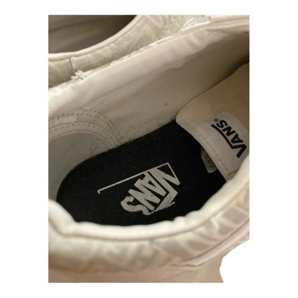 VANS #508731 Mens Sz.13D Good Condition Beige/Wht.